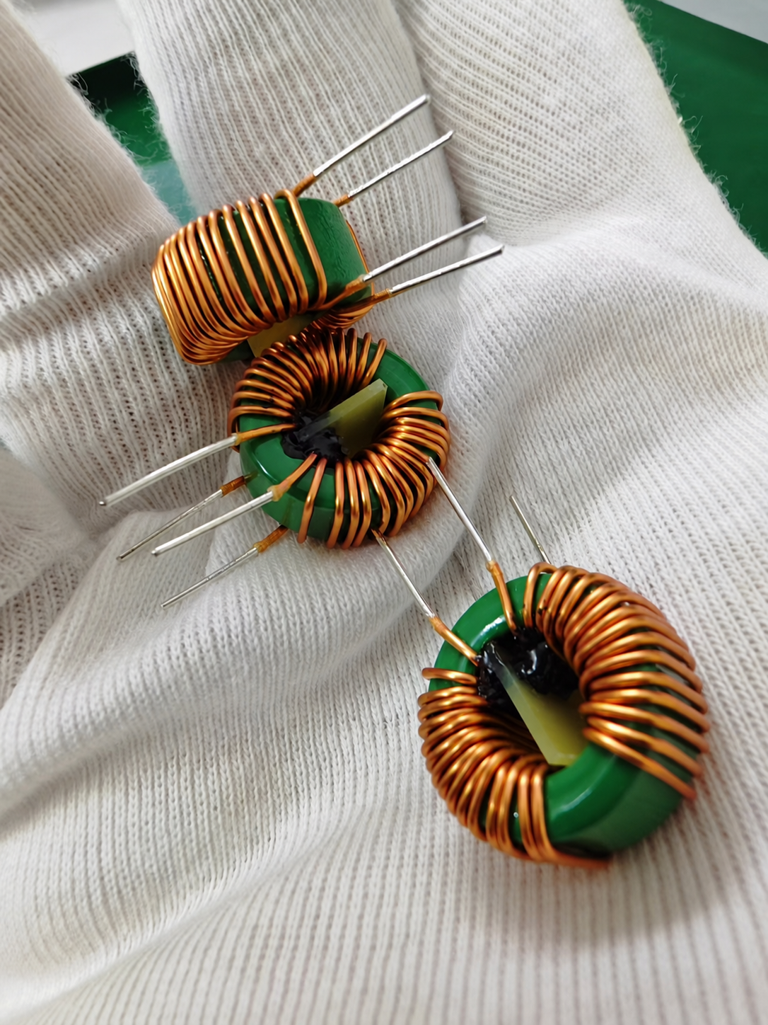Common-mode toroidal choke 14×8×7 · 2.0mH — product photograph 2